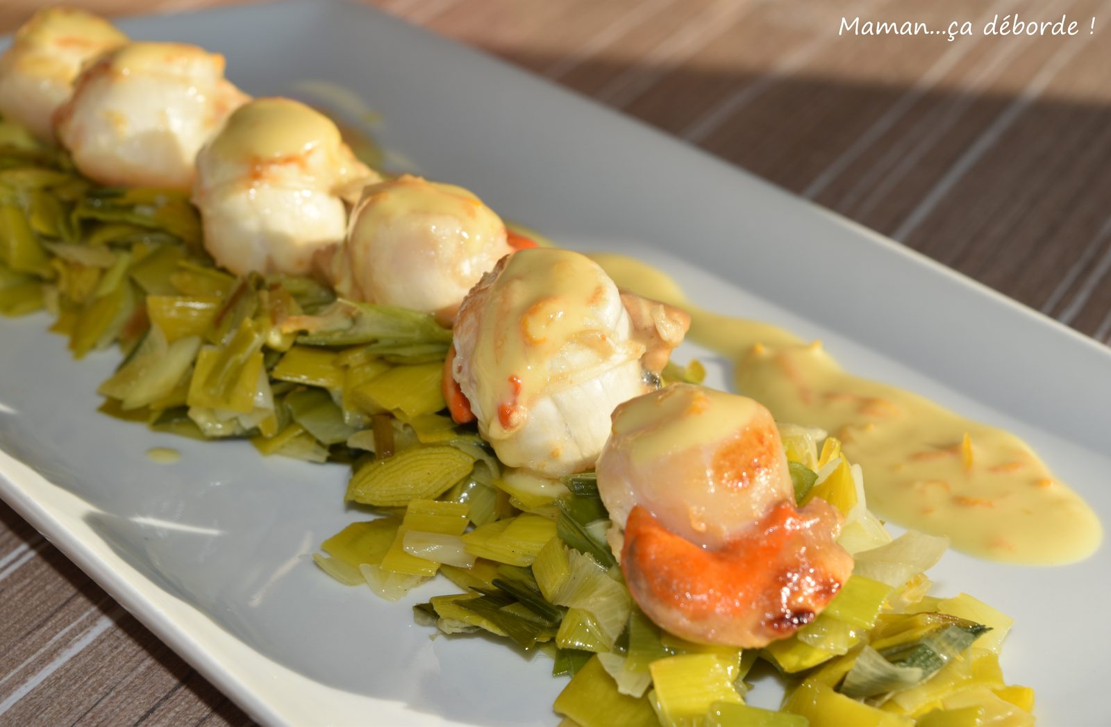 St Jacques sur fondue de poireaux, sauce à l'orange