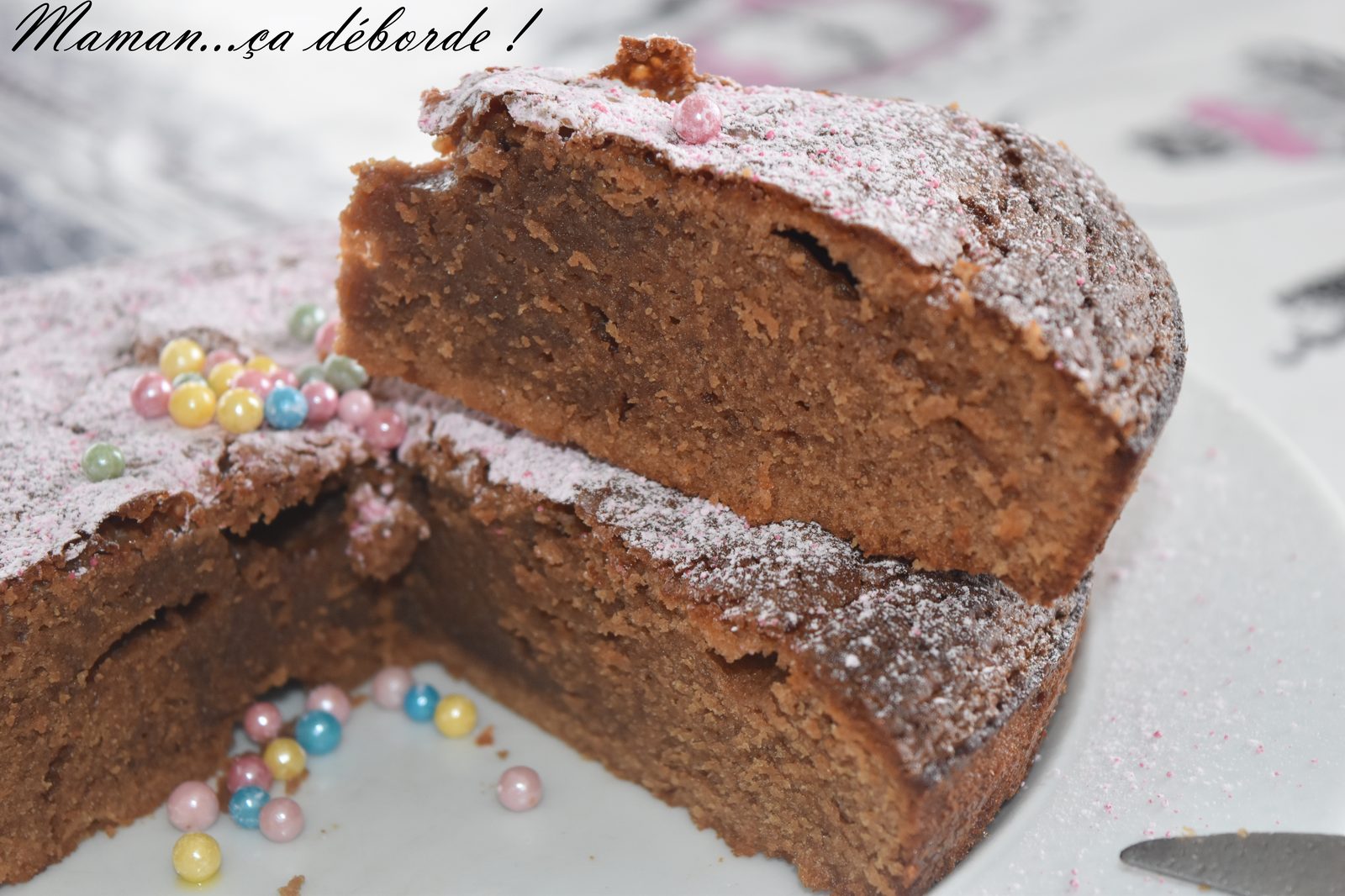 Gâteau avec les chocolats de Pâques